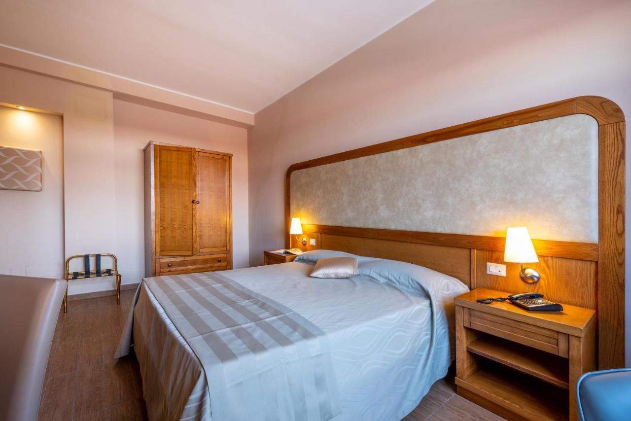 Leone De Castris Wine Hotel サリーチェ・サレンティーノ エクステリア 写真